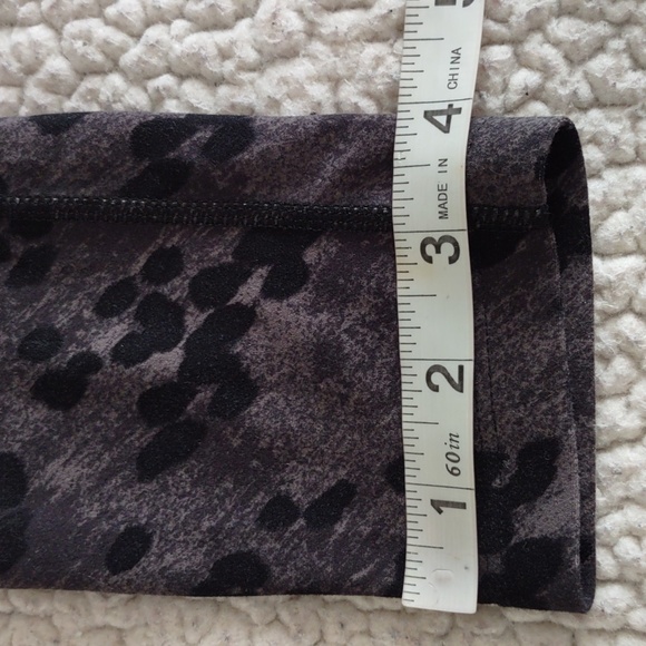 Splits59 Size Medium Dual Waistband Airweight 7/8 Animal Print Leggings - Picture 6 of 15
